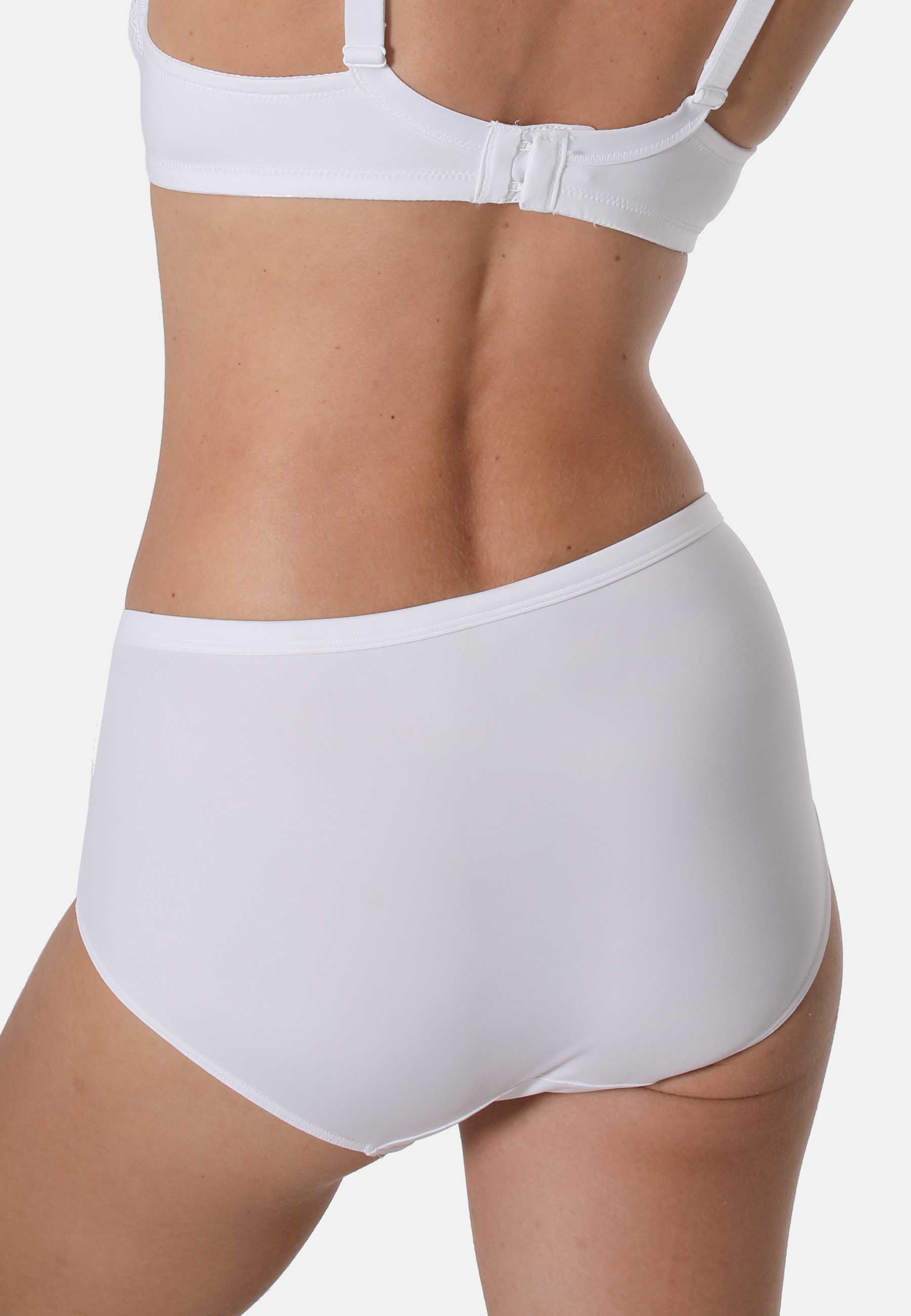 49052100_back_cropped Taillenslip aus Microfaser - Ausdrucksstarke Spitze und optimaler TragekomfortDieser Taillenslip aus weicher Microfaser kombiniert Komfort und Stil mit einer ausdrucksstarken grafischen Spitze. Die breite Seitennaht sorgt für einen besonders angenehmen Tr