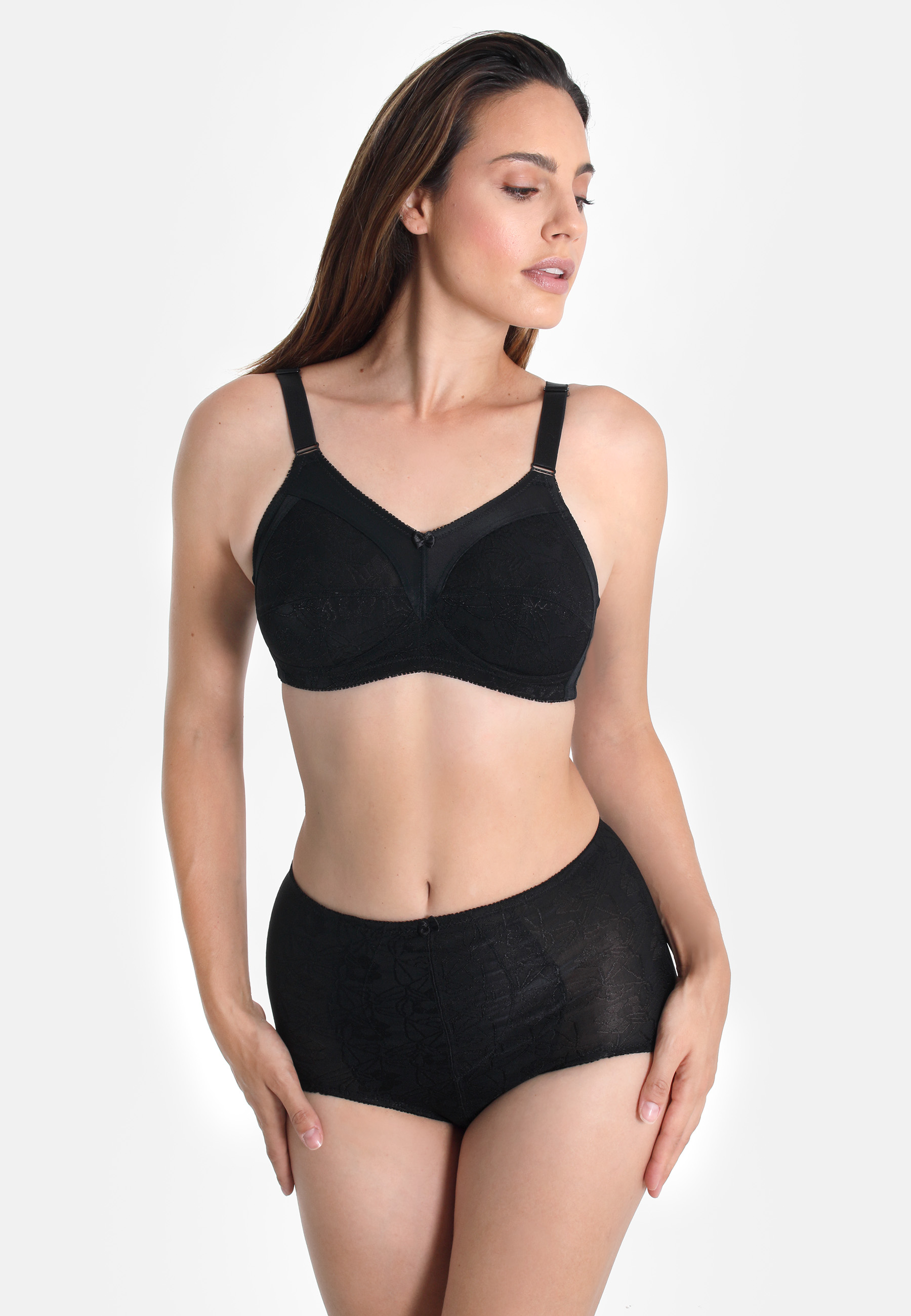 Softer BH mit attraktiver Matt/Glanz Optik, guter Halt durch breite, elastische Träger.Softer BHAttraktive Matt-Glanz-OptikGuter HaltBreite, elastische TrägerFunktions-BH (bügellos)Hakenverschluss am RückenWaschen 40°, Nicht Bleichen, Nicht Trocknen, Nich