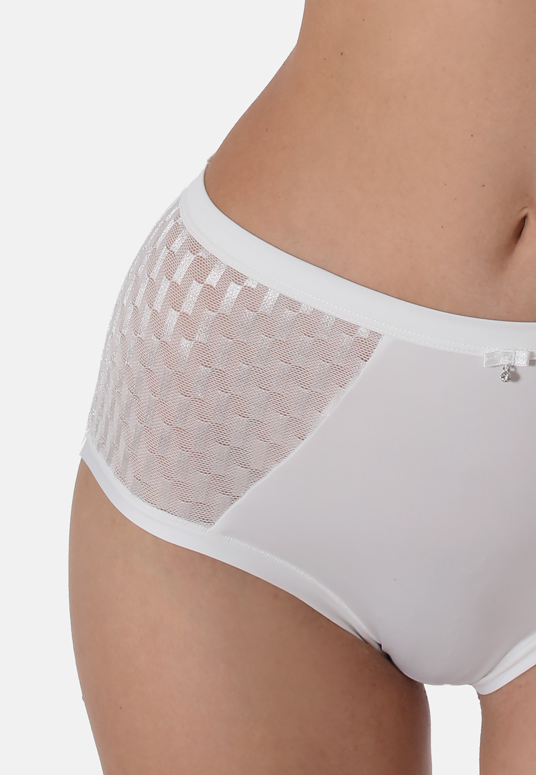 49054314_detail Taillenslip aus Microfaser - Eleganz und optimaler TragekomfortDieser Taillenslip aus weicher Microfaser kombiniert Komfort mit stilvollen seitlichen Tüll-Jacquard-Einsätzen für eine feminine und elegante Optik. Die breite Seitennaht sorgt für einen angen