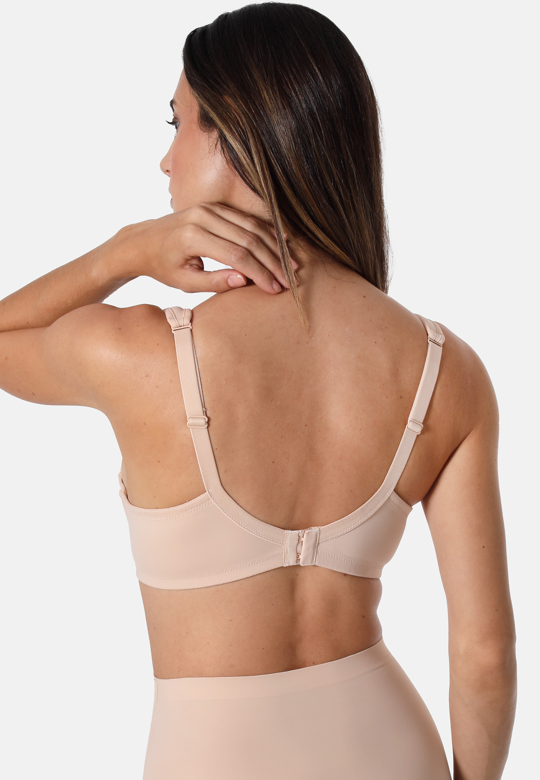 29056425_back_cropped Spacer-BH aus Microfaser - Femininer Look und maximaler HaltDieser Spacer-BH aus angenehm weicher Microfaser kombiniert elegantes Design mit hervorragendem Tragekomfort. Das dezente, grafische Stickerei-Motiv am Trägeransatz verleiht dem BH eine feminine