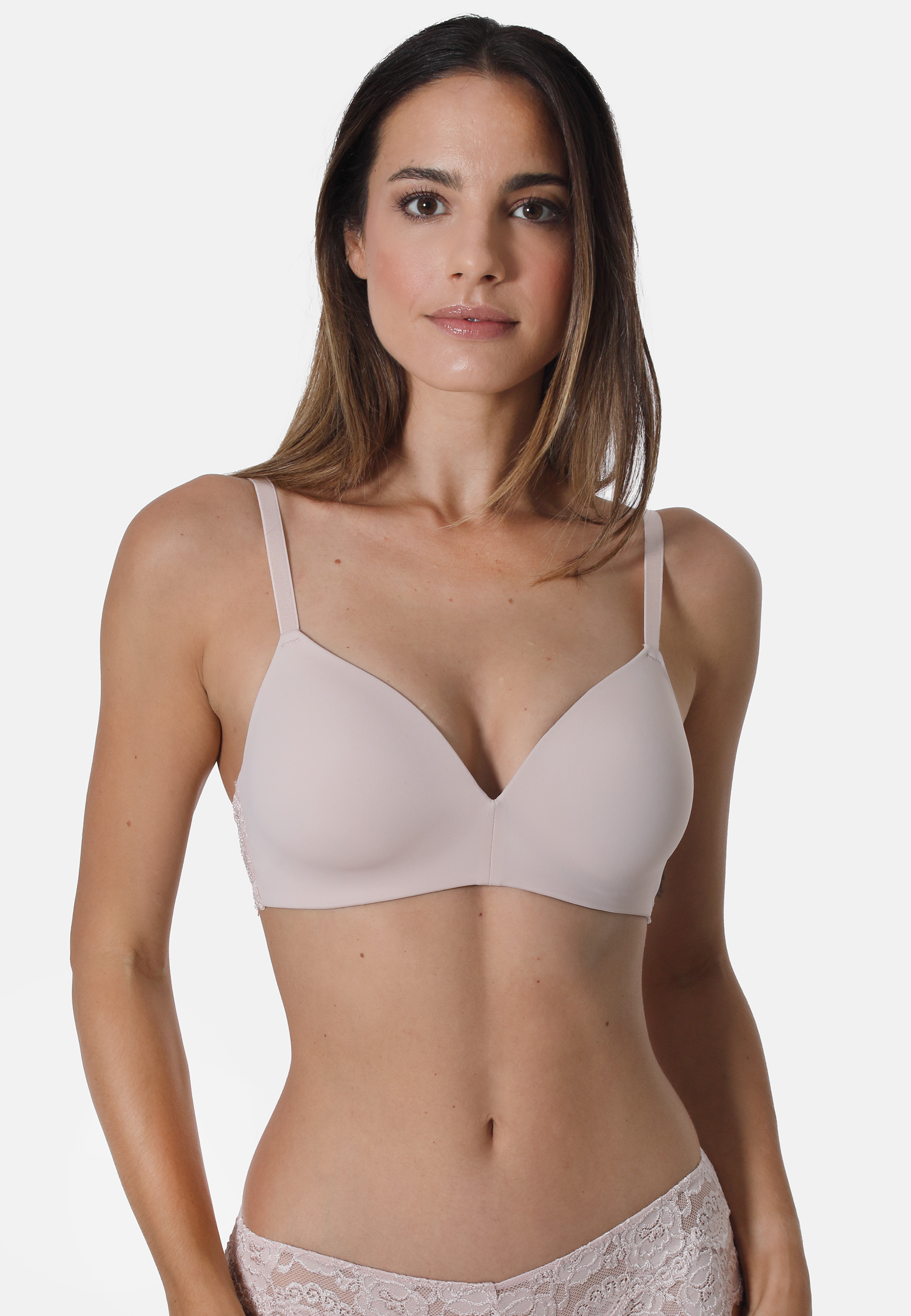 Bequemer Soft-BH mit vorgeformter Cupeinlage aus Mikrofaser in seamless Optik und einem Rücken aus hochwertiger Spitze. Durch den Haken im Rücken ist der  BH auch als Ringerrücken BH tragbar.Soft-BHMit vorgeformter CupeinlageSeamless OptikRücken aus hochw