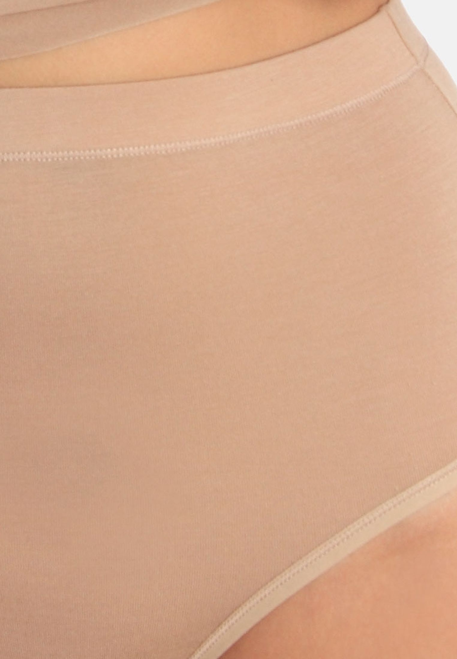 Hochgeschnittener Maxi Slip aus weichem Modal. Die kompakte Schnittform sorgt für einen guten Halt, angenehmen Tragekomfort und leichten Bauch-Weg-Effekt.Hochgeschnittener Maxi SlipAus angenehm weichem ModalKompakte Schnittform für besten HaltAngenehmer T