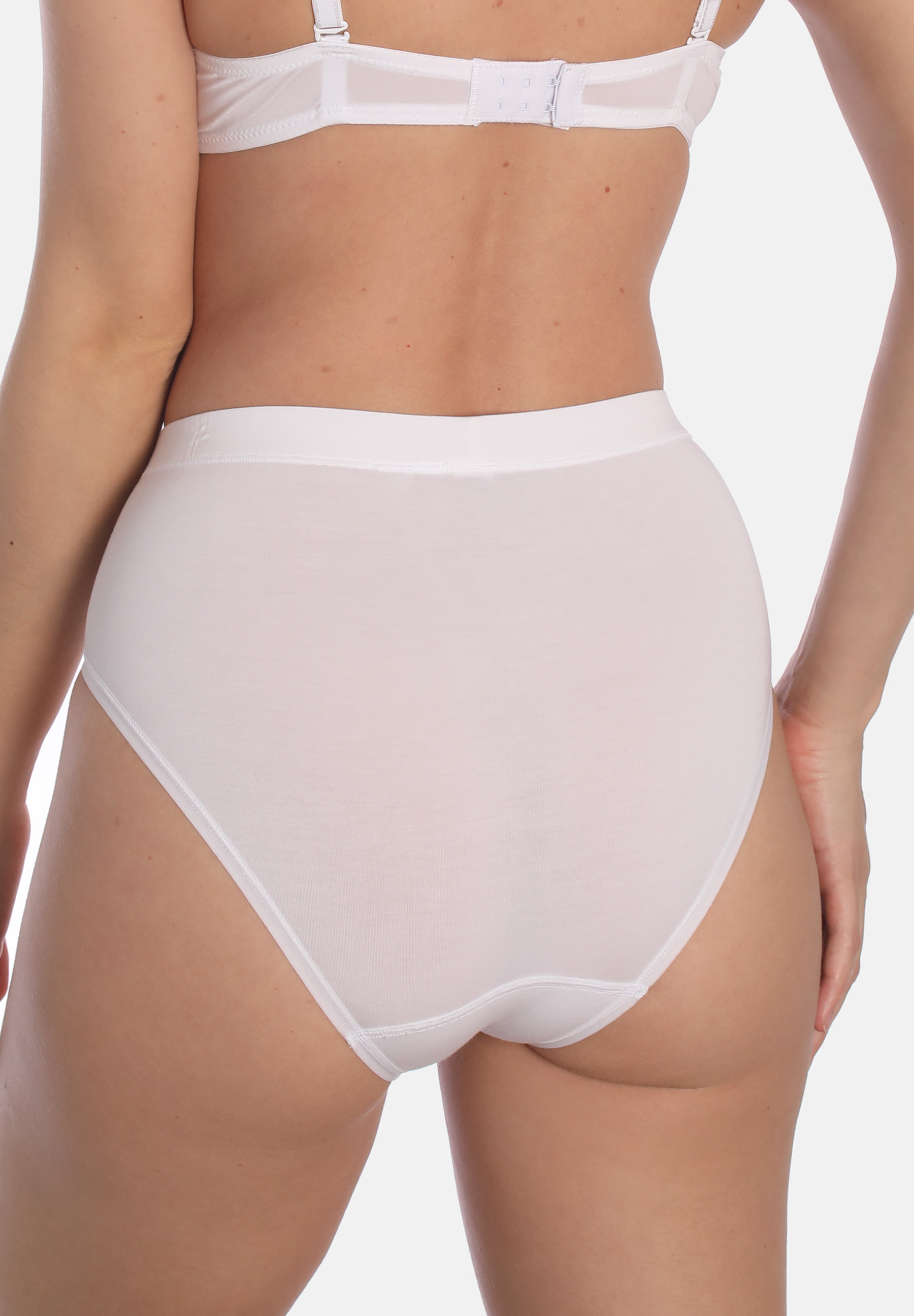 45297100_back_cropped Taillenhoher Midi Slip aus angenehm weichem und anschmiegsamem Modal. Die puristische Schnittform sorgt für ein tolles Tragegefühl und leichten Bauch-Weg-Effekt.Taillenhoher Midi SlipBesticht durch angenehm weiche ModalAnschmiegsamPuristische SchnittformT