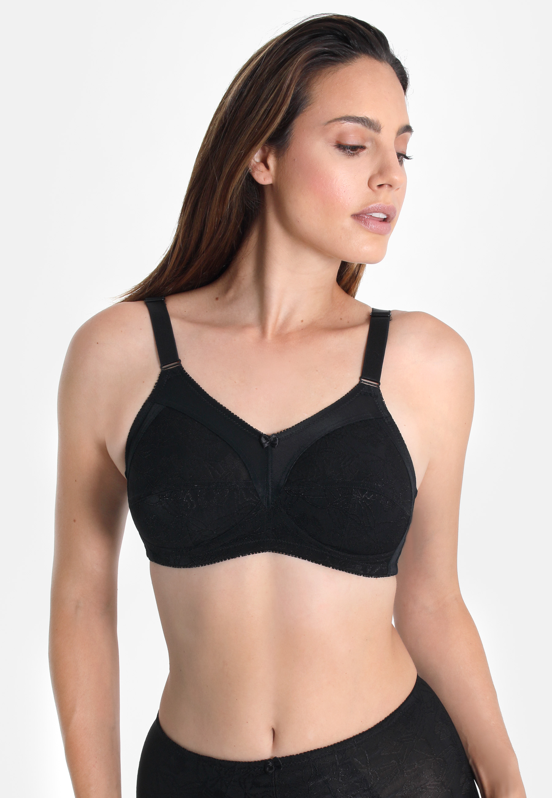 Softer BH mit attraktiver Matt/Glanz Optik, guter Halt durch breite, elastische Träger.Softer BHAttraktive Matt-Glanz-OptikGuter HaltBreite, elastische TrägerFunktions-BH (bügellos)Hakenverschluss am RückenWaschen 40°, Nicht Bleichen, Nicht Trocknen, Nich