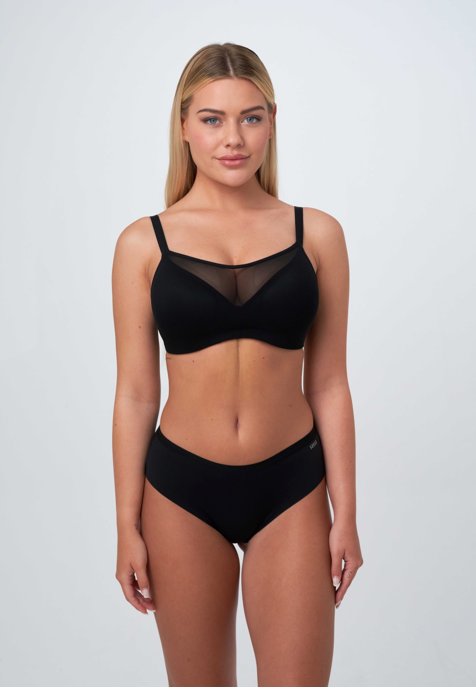 6166B42700075 - černá