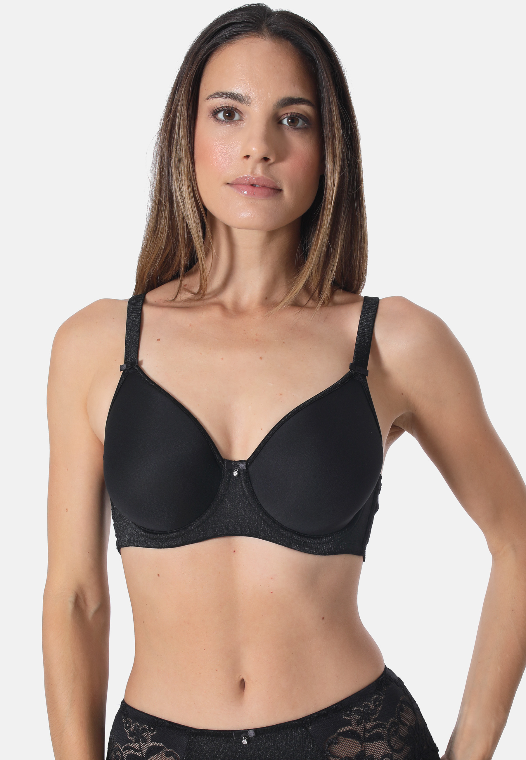 Spacer-BH aus Glanz-Jacquard - Perfekter Halt und femininer StilDieser Spacer-BH aus edlem Glanz-Jacquard mit dezenter Streifen-Optik vereint Stil und Funktion. Die Kombination mit femininer Spitze verleiht dem BH eine elegante Note. Die breiten, stoffübe