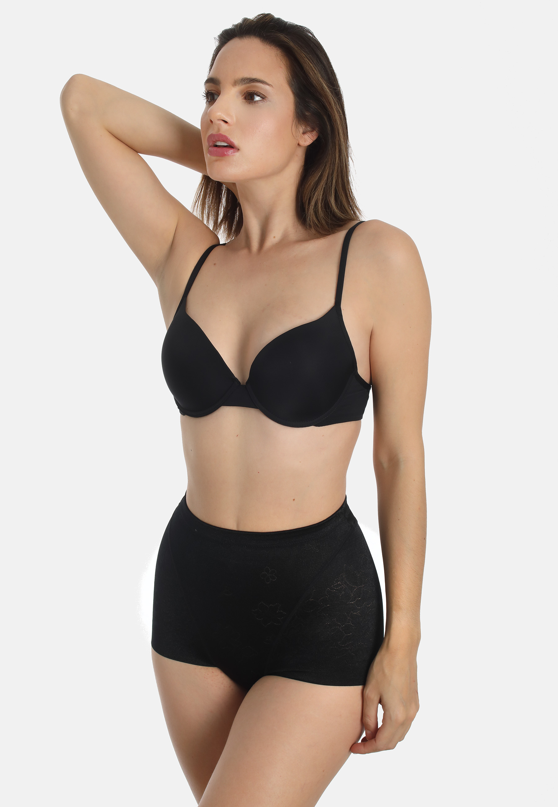 581500_fbs Miederhose aus Blumen-Jacquard. Beinausschnitt offenkantig damit sich nichts unter der Kleidungabzeichnet.  Formend, jedoch nicht einengend.MiederhoseGlanzmaterial mit dekorativem Blumen-JacquardBeinausschnitt mit glatter Kante ohne Saum. Zeichnet sich ni