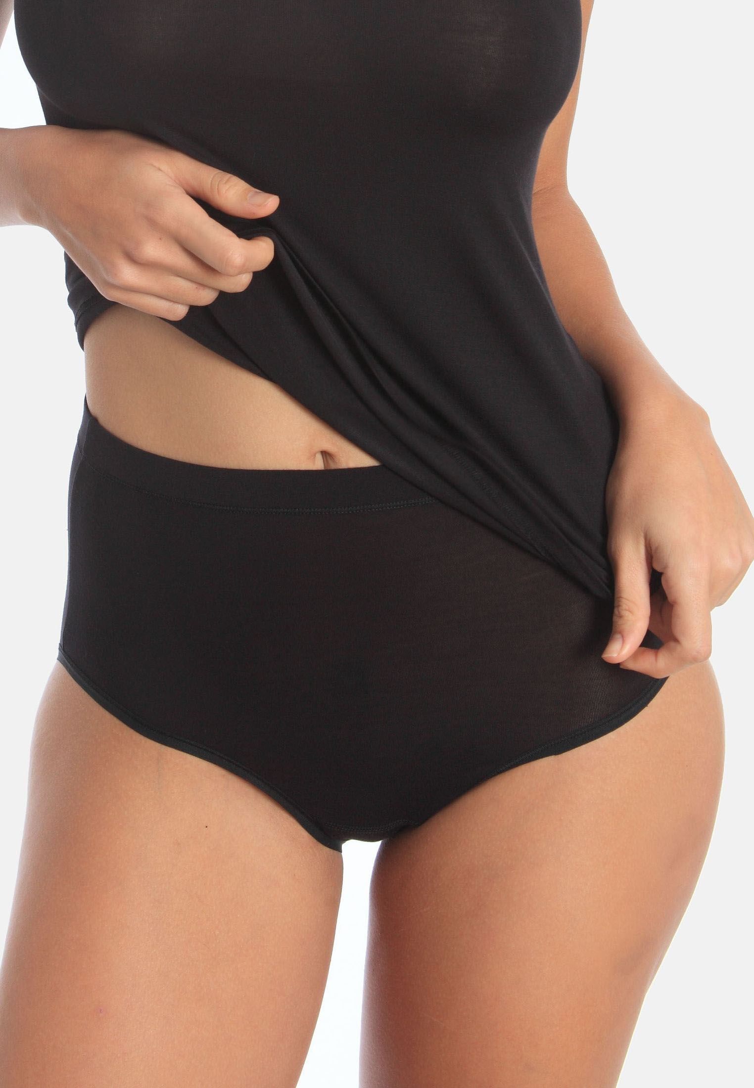 Hochgeschnittener Maxi Slip aus weichem Modal. Die kompakte Schnittform sorgt für einen guten Halt, angenehmen Tragekomfort und leichten Bauch-Weg-Effekt.Hochgeschnittener Maxi SlipAus angenehm weichem ModalKompakte Schnittform für besten HaltAngenehmer T