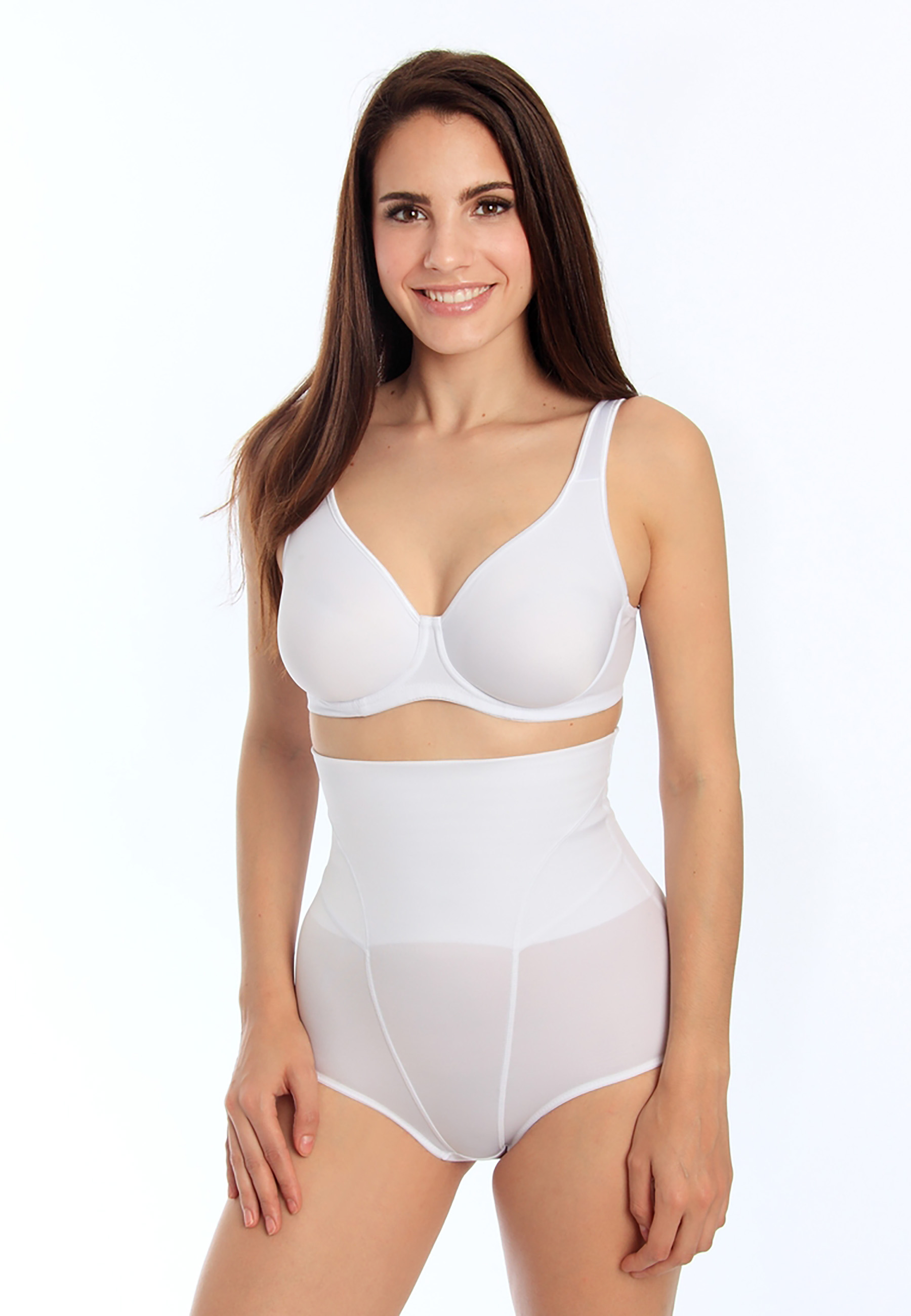 24804100_fbs BH aus hautsympathischer Microfaser mit nahtlosen, doppelt vorgeformten Cups. Ideal unter eng anliegender Kleidung zu tragen. Die weichen, gefütterten Träger sorgen für einen optimalen Komfort und sicheren Halt für den volleren Busen.Bügel-BHFunktionelle