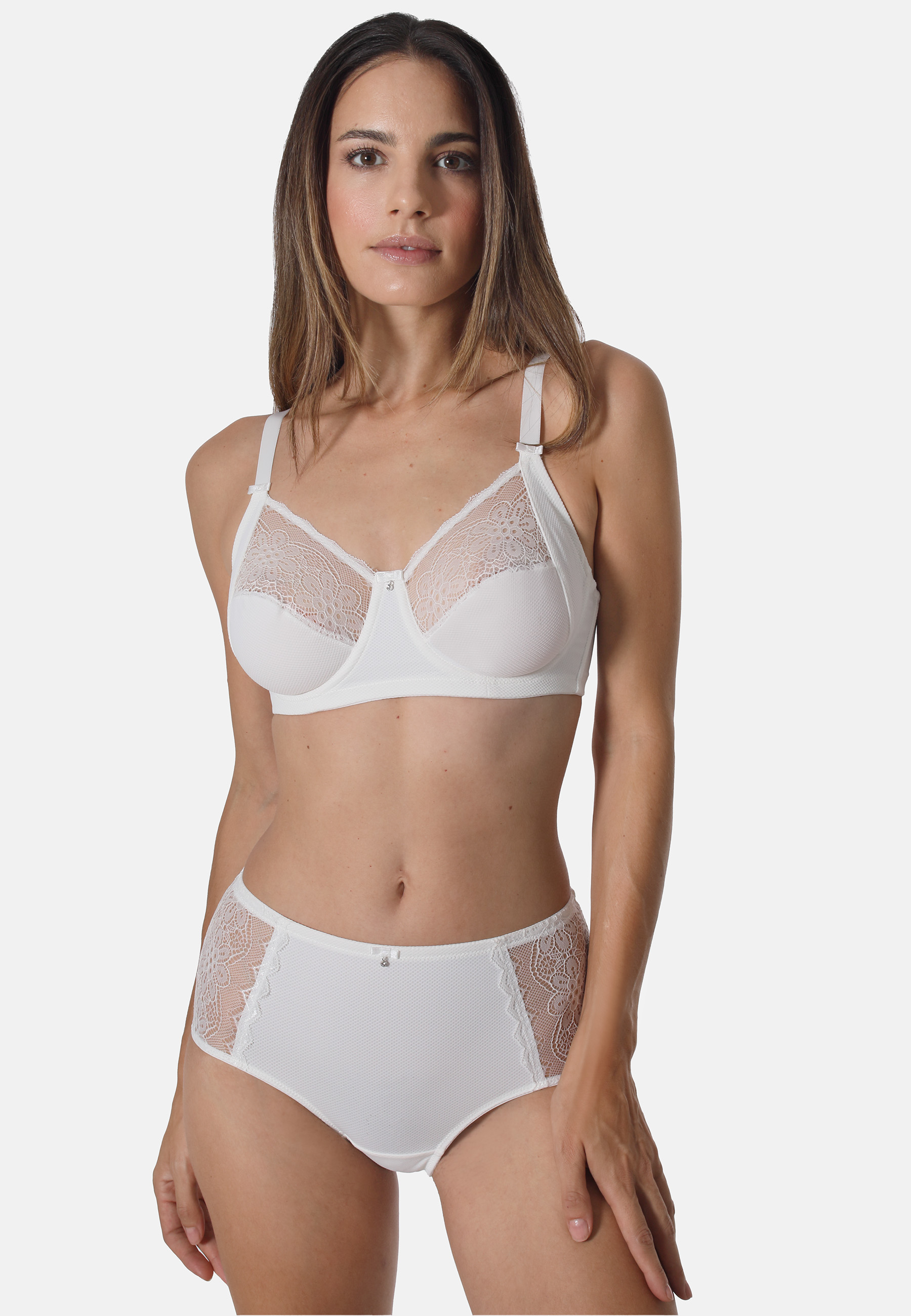 29013314_fbs Bügel-BH aus Jacquard - Femininer Stil und perfekter Halt bis in große GrößenDieser Bügel-BH aus angenehm weichem Jacquard mit einem dezenten grafischen Dessin kombiniert Eleganz und Funktionalität. Die feminine florale Spitze verleiht dem BH eine stilvol