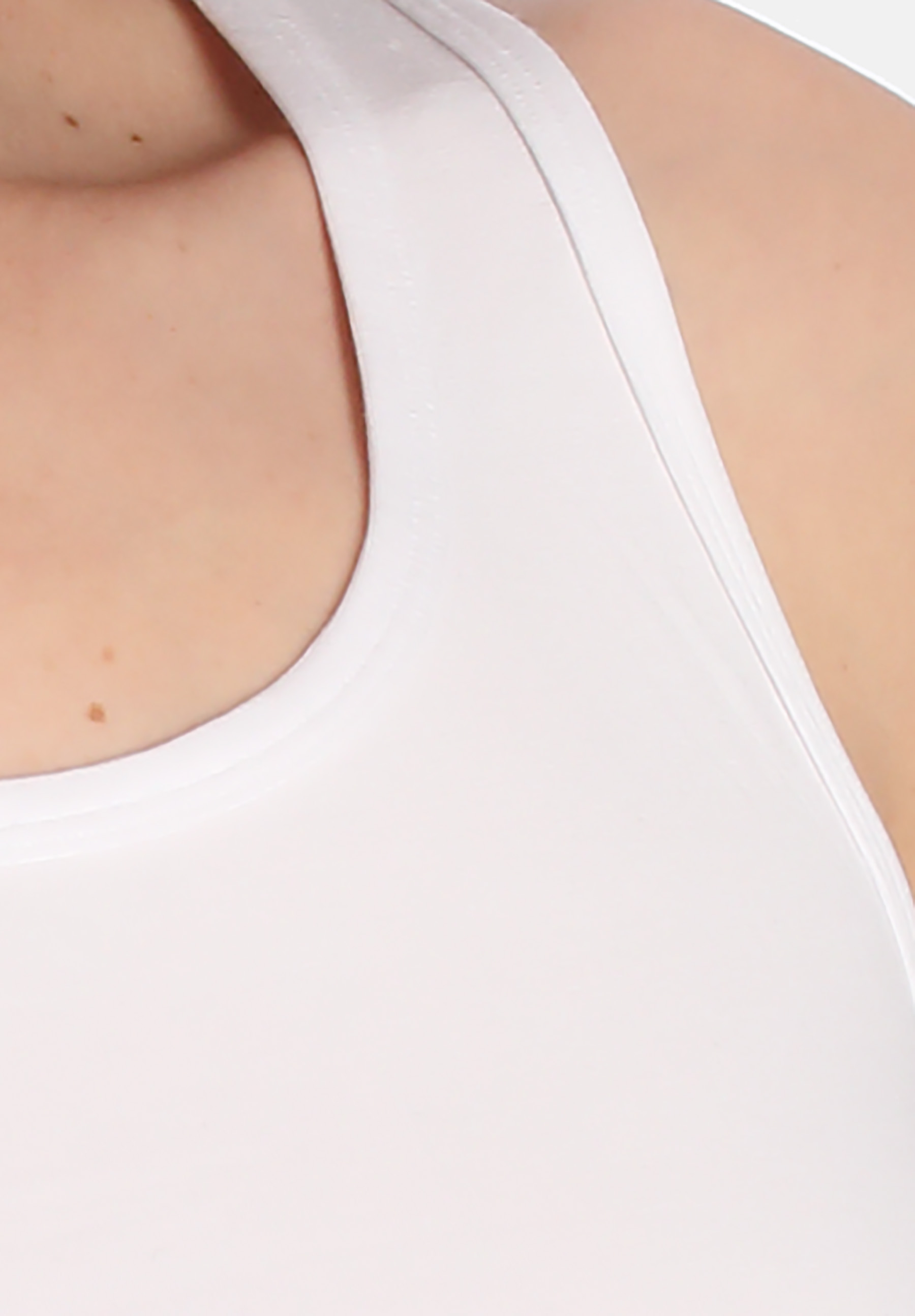 35296100_detail Komfortables Top mit breiten Trägern aus weichem Modal. Das puristische Design ermöglicht, dass das Top sowohl als Unterhemd als auch als Outerwear Oberteil getragen werden.Komfortables TopMit breiteren TrägernAus weichem ModalPuristische DesignSowohl Unt