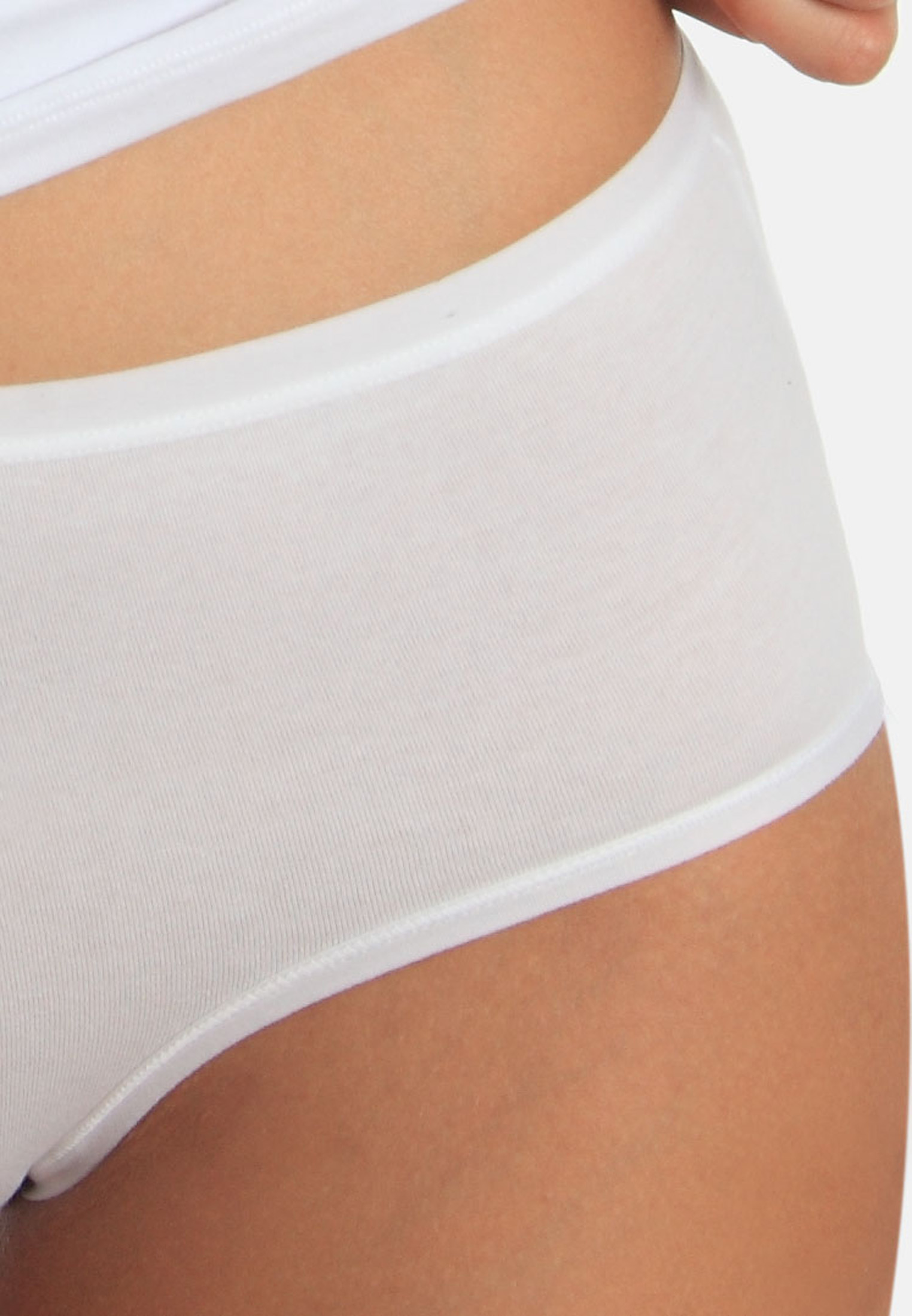 47969100_detail Bequemer Baumwoll Slip mit hoher Schnittform und Flachgummi-Abschlüssen.Bequemer Baumwoll SlipHohe SchnittformMit Flachgummi-AbschlüssenLeibhöhe: normalWaschen 60°, Nicht Bleichen, Nicht Trocknen, Nicht Bügeln, Nicht ReinigenMaterial: 95% Baumwolle, 5% El