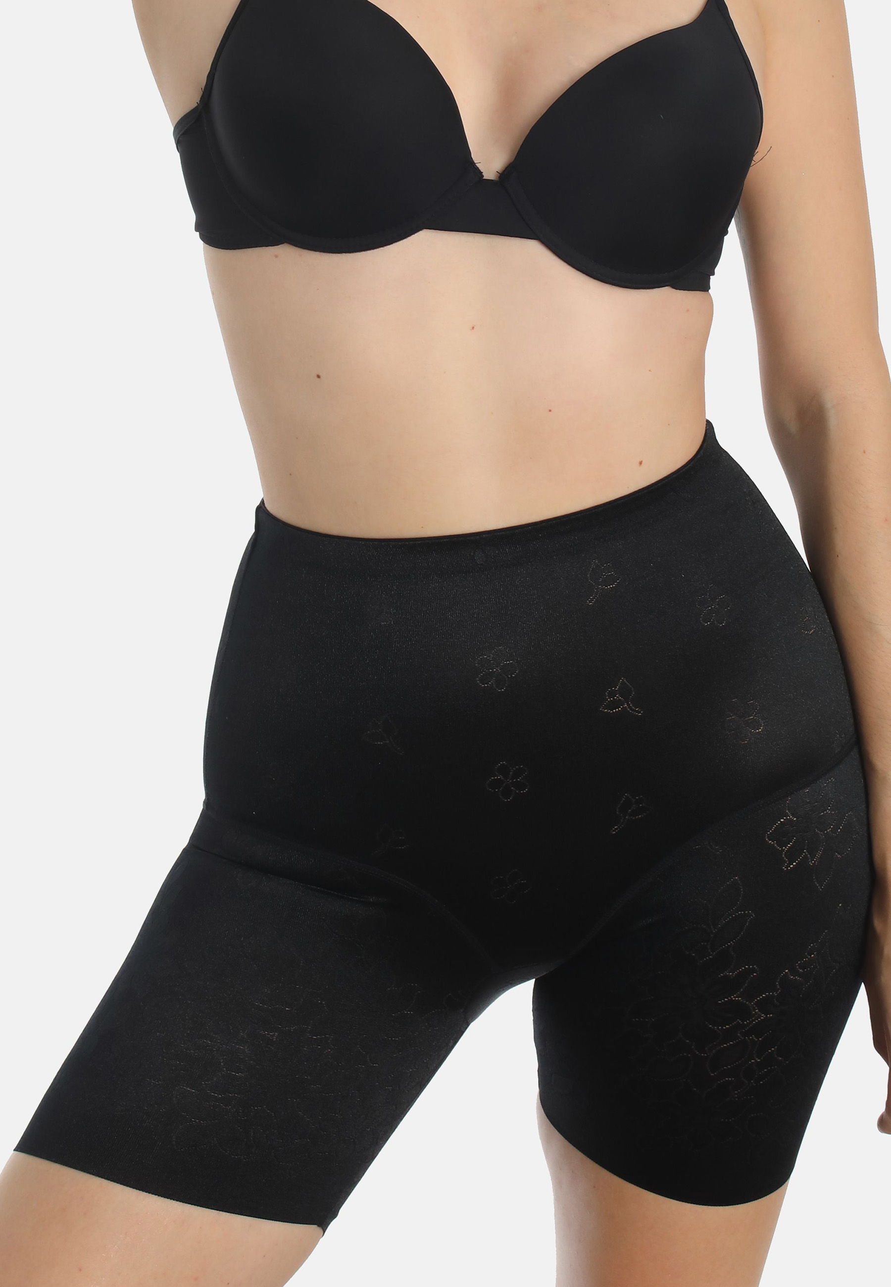 Langbein Miederhose aus weichem Jacquard mit Blumendesign. Bequemer offenkantiger Beinausschnittder nicht einschneidet. Formend, jedoch nicht einengend.Miederhose mit langem BeinGlanzmaterial mit dekorativem Blumen-JacquardBeinabschluss mit glatter Kante 