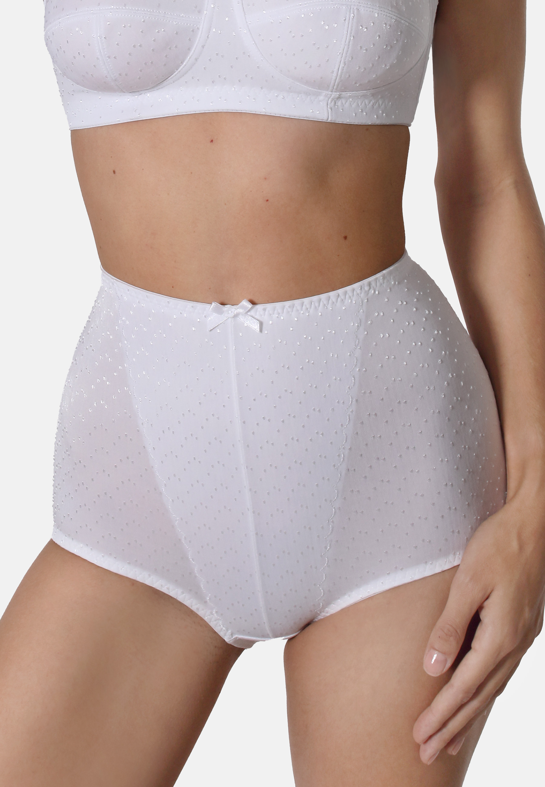 578100_front_cropped Miederslip aus einem Punkte-Jacquard. Die unterlegte Vorderseite formt und stützt die Bauchpartie. Die Glanzschleife rundet das harmonische Gesamtbild optimal ab.MiederslipPunkte-JacquardUnterlegte VorderseiteMit GlanzschleifeLeibhöhe: normalWaschen 40°,