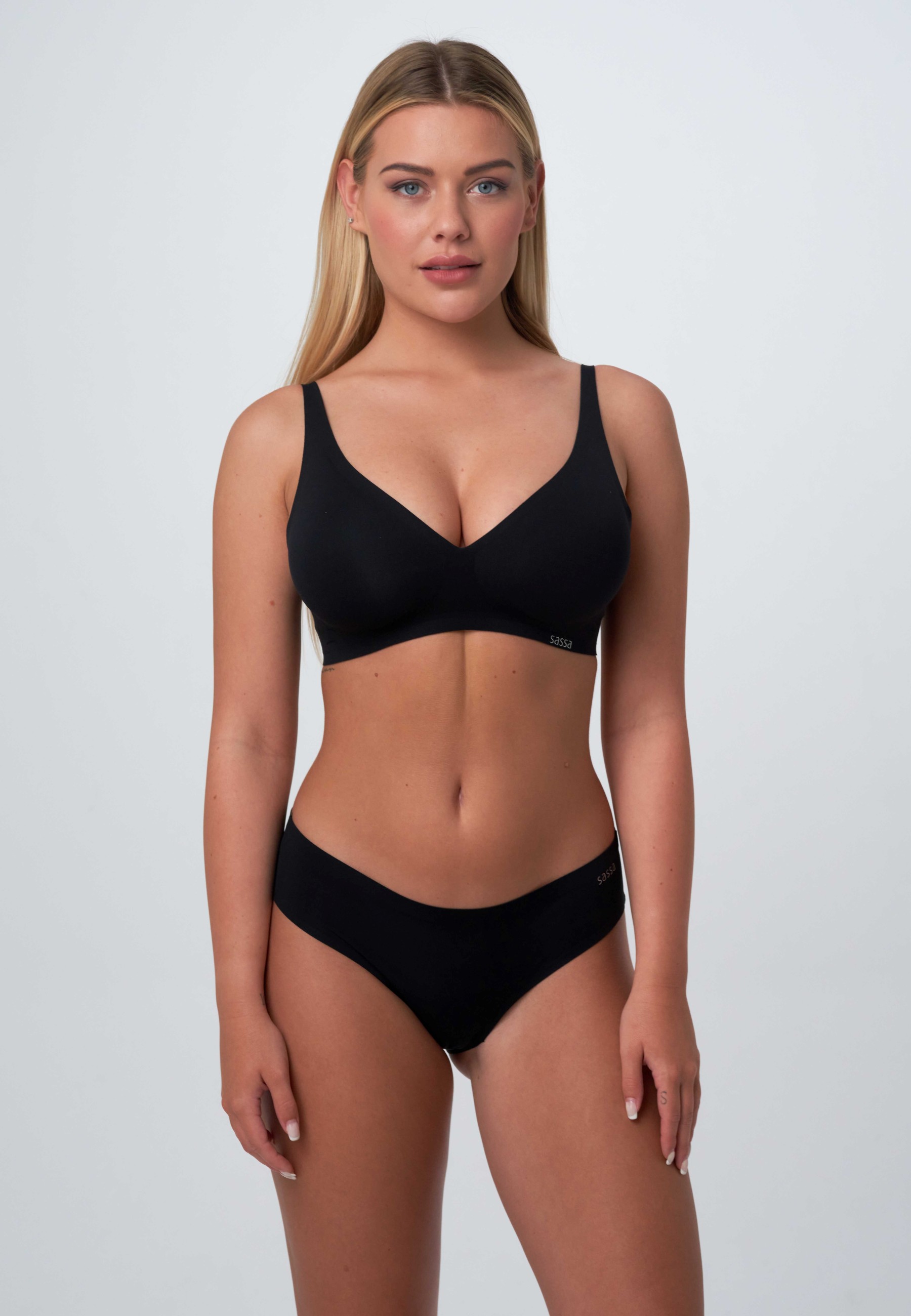 64672090000S - černá