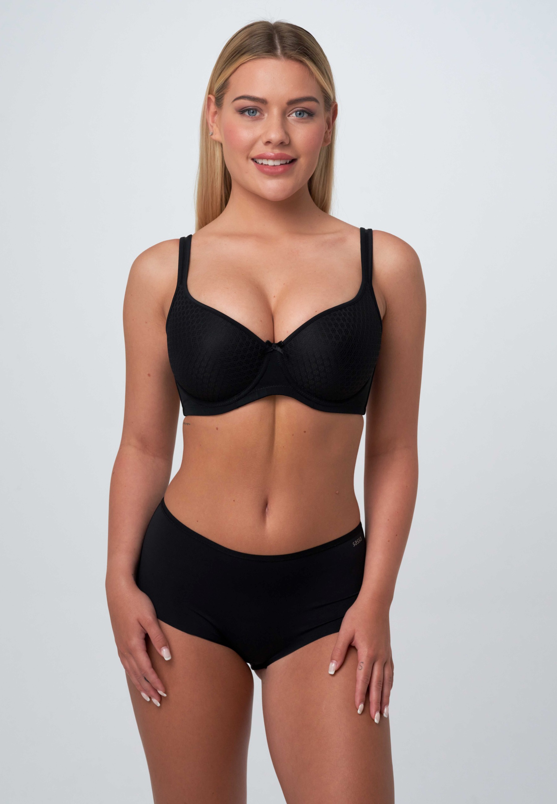 6488A31400075 - černá