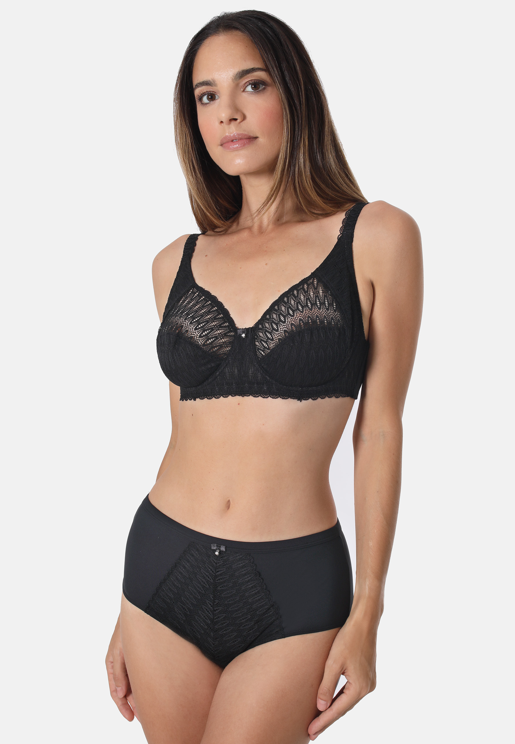 49052500_fbs Taillenslip aus Microfaser - Ausdrucksstarke Spitze und optimaler TragekomfortDieser Taillenslip aus weicher Microfaser kombiniert Komfort und Stil mit einer ausdrucksstarken grafischen Spitze. Die breite Seitennaht sorgt für einen besonders angenehmen Tr